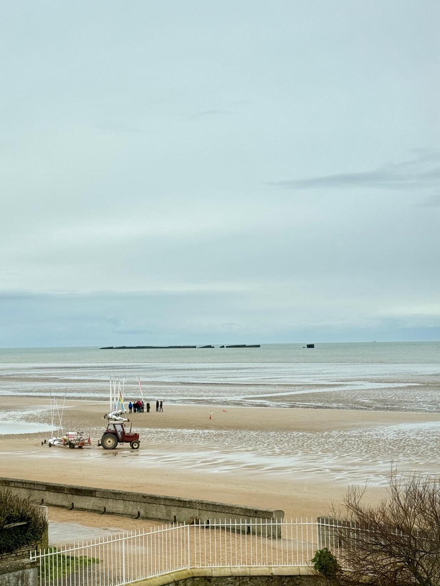 Sunny Apt On D-Day Beach With Parking Saint-Come-de-Fresne Exterior photo