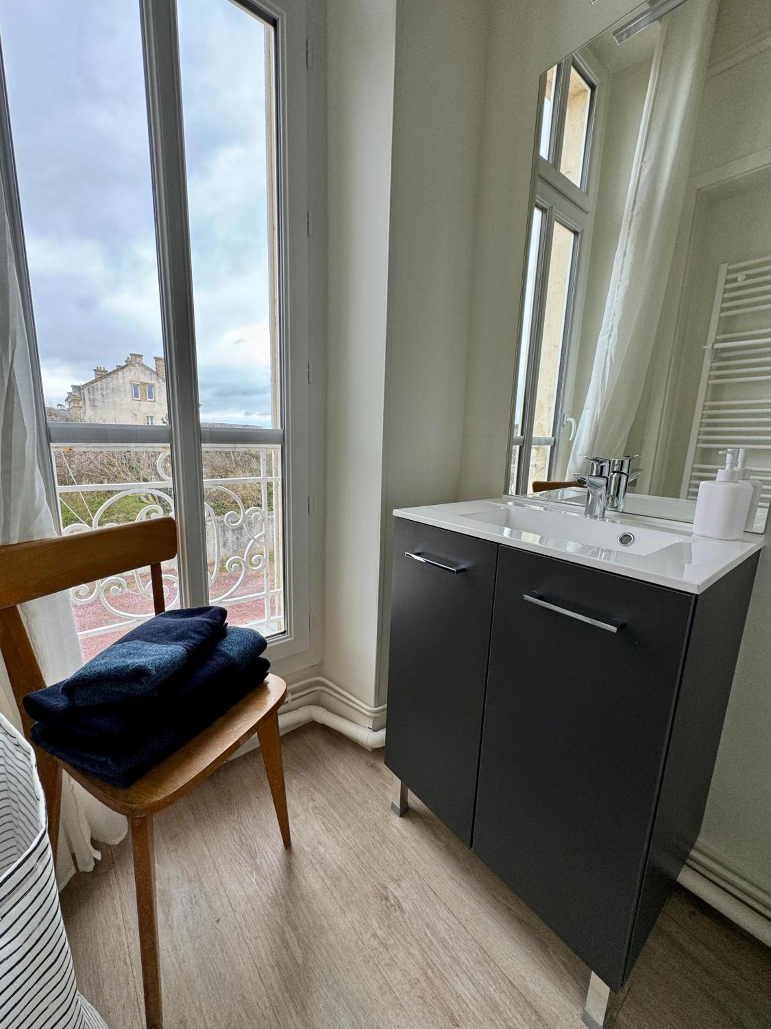Sunny Apt On D-Day Beach With Parking Saint-Come-de-Fresne Exterior photo